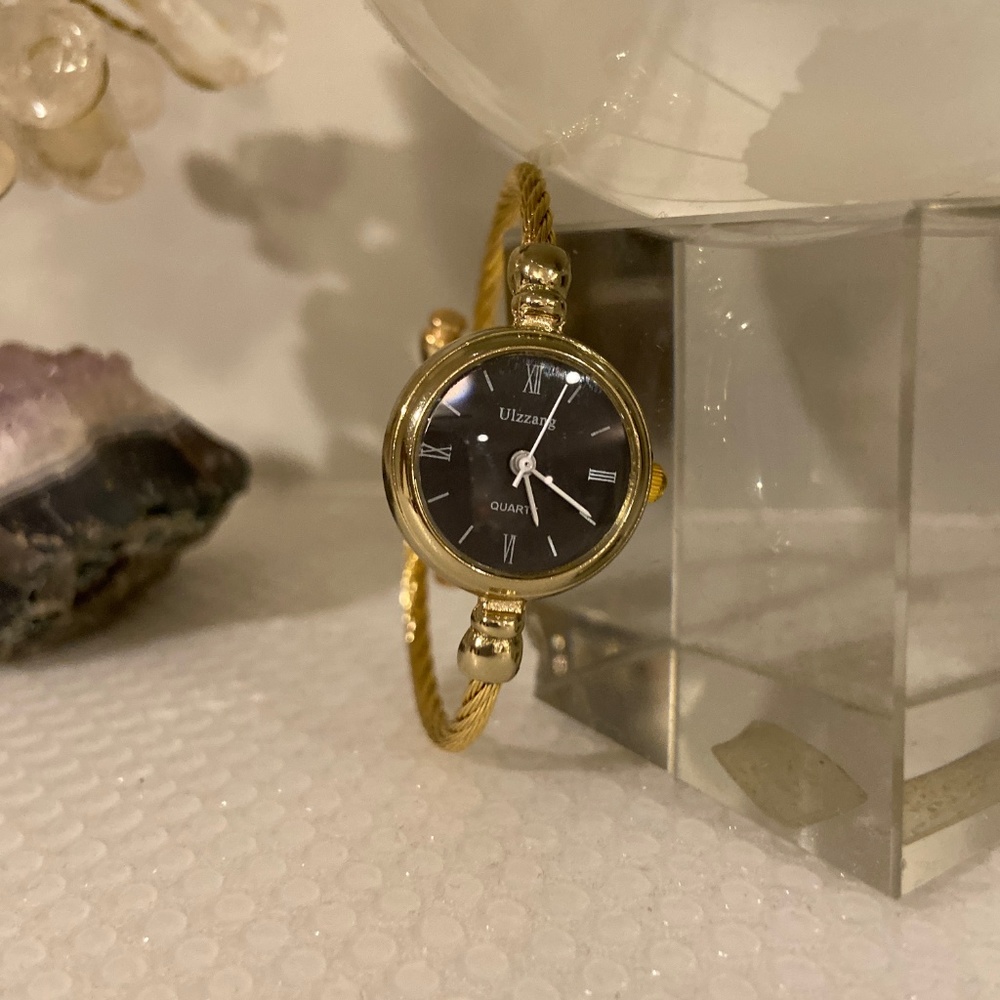 Casual Bangle shaped Flexible Wrist Watch